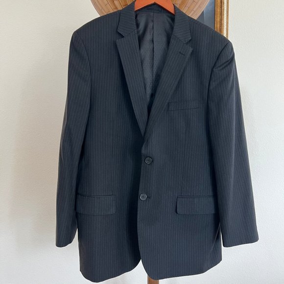 Mantoni Men's Size 46R Black Pinstripe Super 140's Wool Suit Jacket